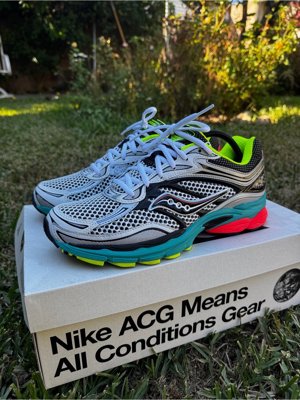 Saucony ProGrid Omni 9 mesh running shoes - Mutant
(M 10 / W 11.5)